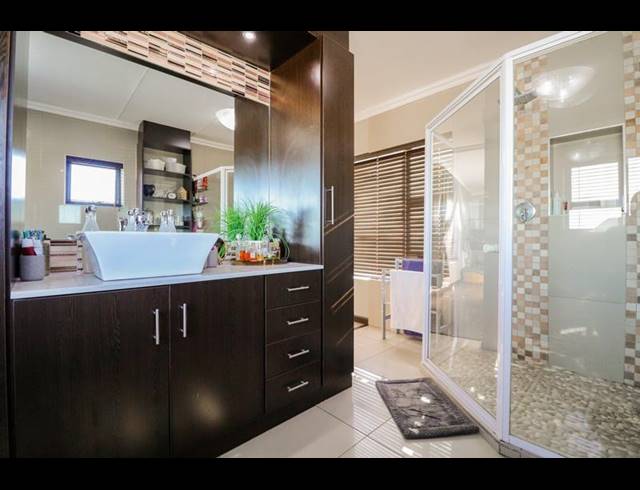 4 BEDROOM HOUSE FOR SALE IN ISLAND VIEW